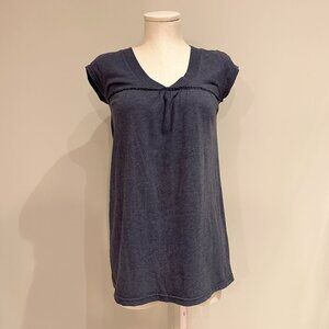 Aritzia TNA Long T-Shirt Womens Size XXS V-Neck Short Sleeve Top